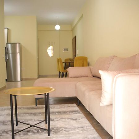 Pleasant Apartment With Free Dedicated Parking In Komuna E Parisit 티라나 외부 사진