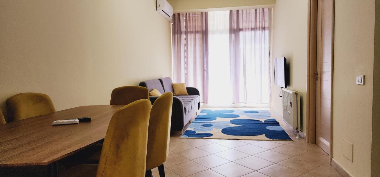 Pleasant Apartment With Free Dedicated Parking In Komuna E Parisit 티라나 외부 사진