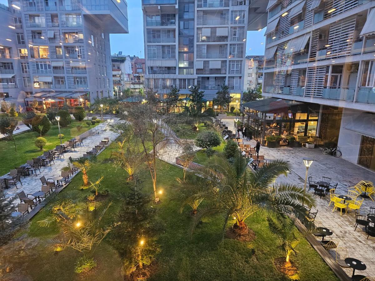 Pleasant Apartment With Free Dedicated Parking In Komuna E Parisit 티라나 외부 사진