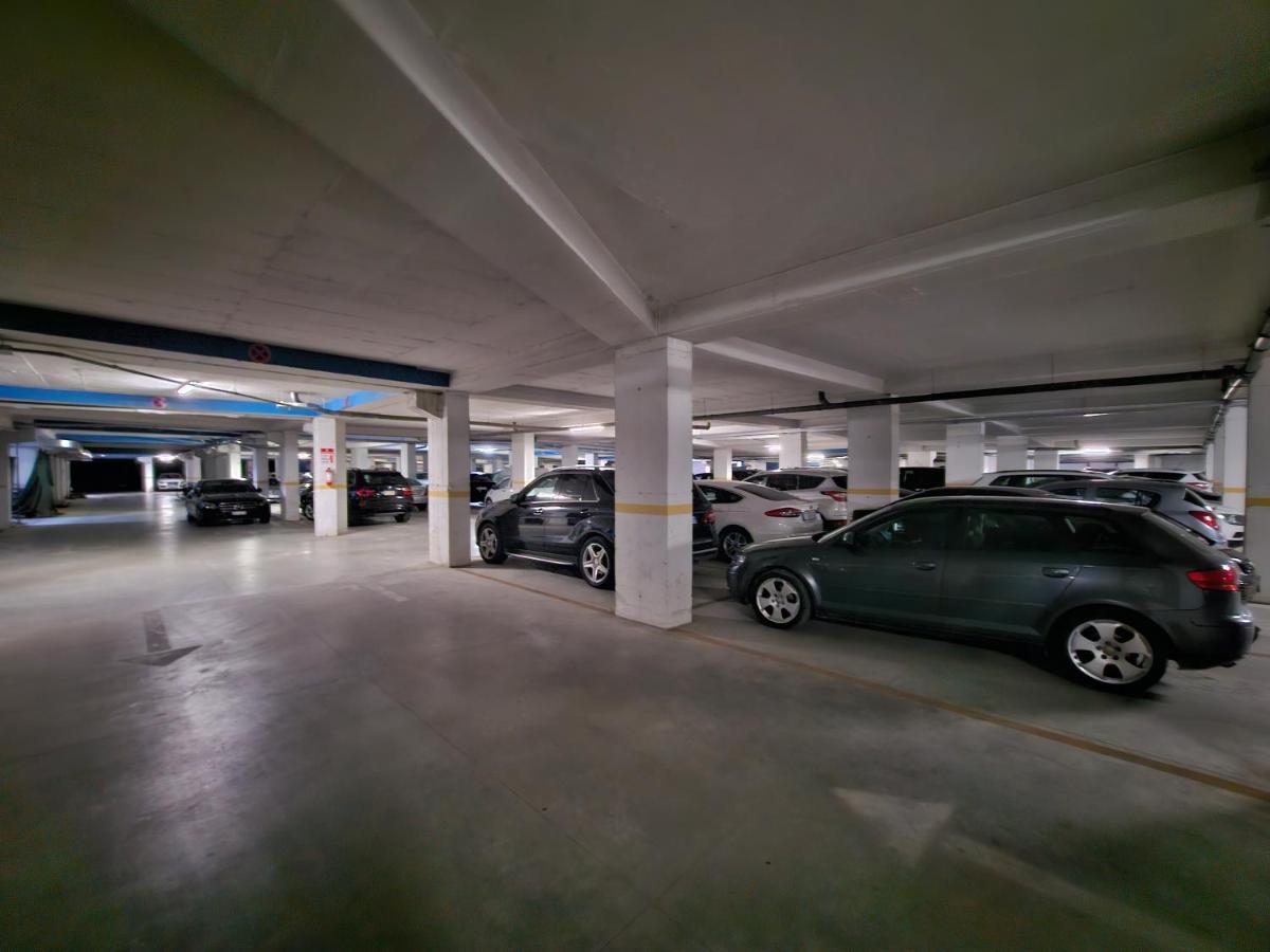 Pleasant Apartment With Free Dedicated Parking In Komuna E Parisit 티라나 외부 사진