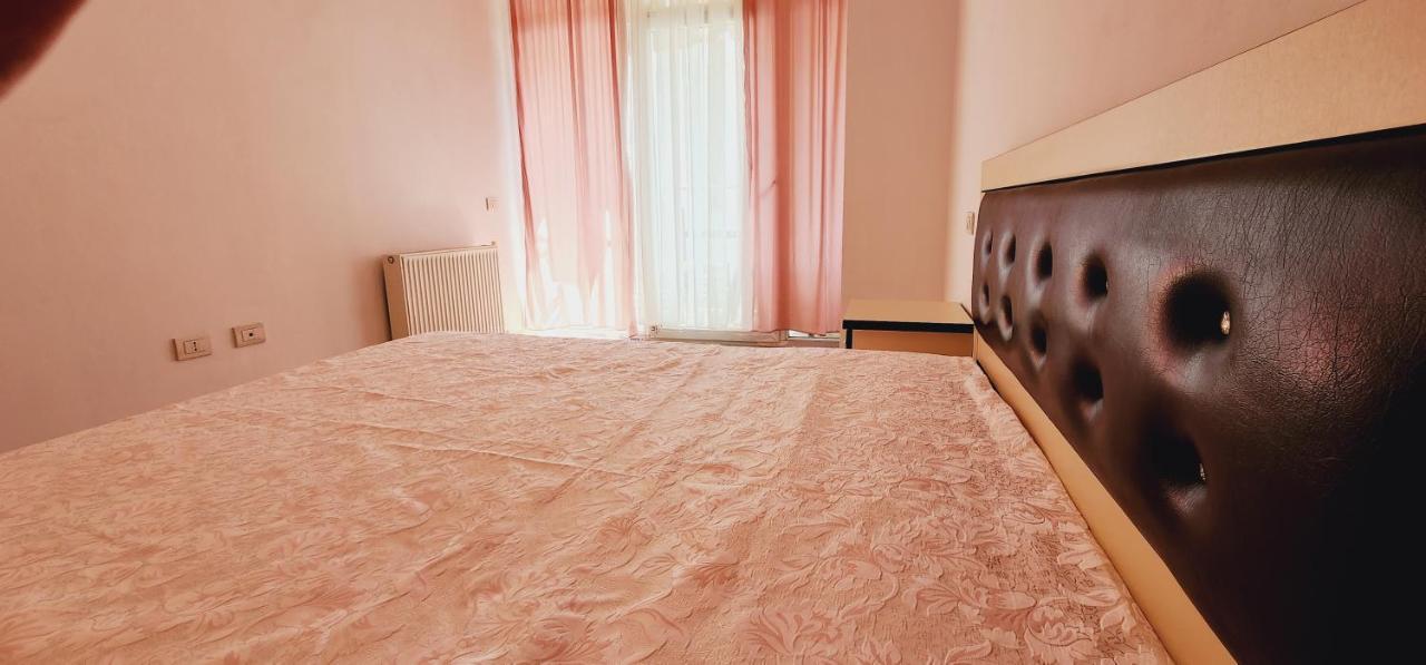 Pleasant Apartment With Free Dedicated Parking In Komuna E Parisit 티라나 외부 사진
