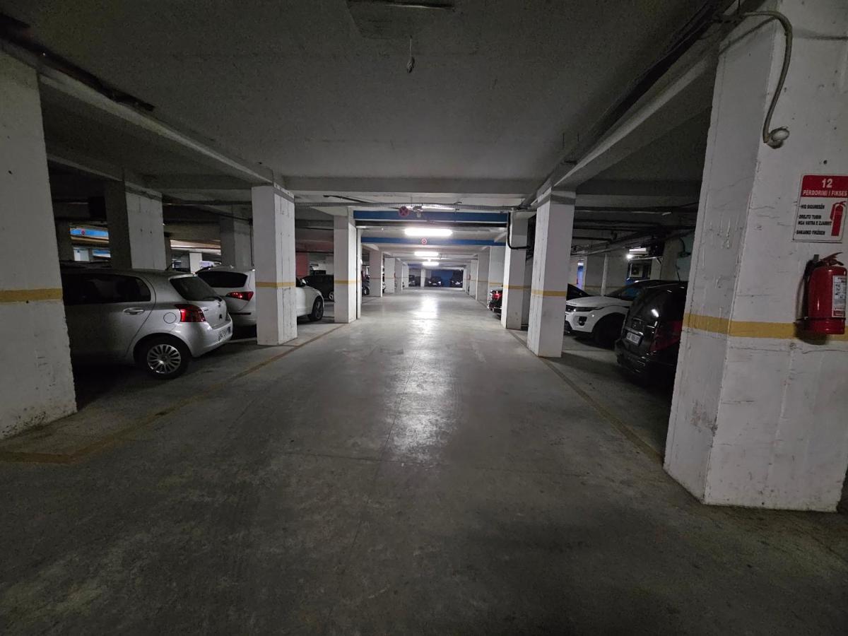Pleasant Apartment With Free Dedicated Parking In Komuna E Parisit 티라나 외부 사진