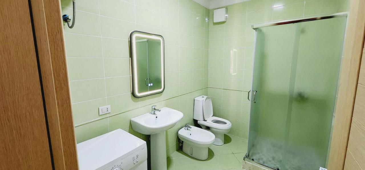 Pleasant Apartment With Free Dedicated Parking In Komuna E Parisit 티라나 외부 사진