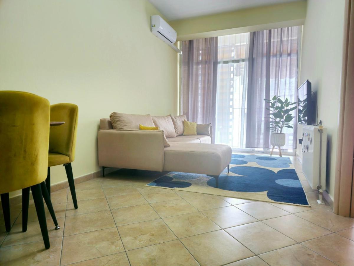 Pleasant Apartment With Free Dedicated Parking In Komuna E Parisit 티라나 외부 사진