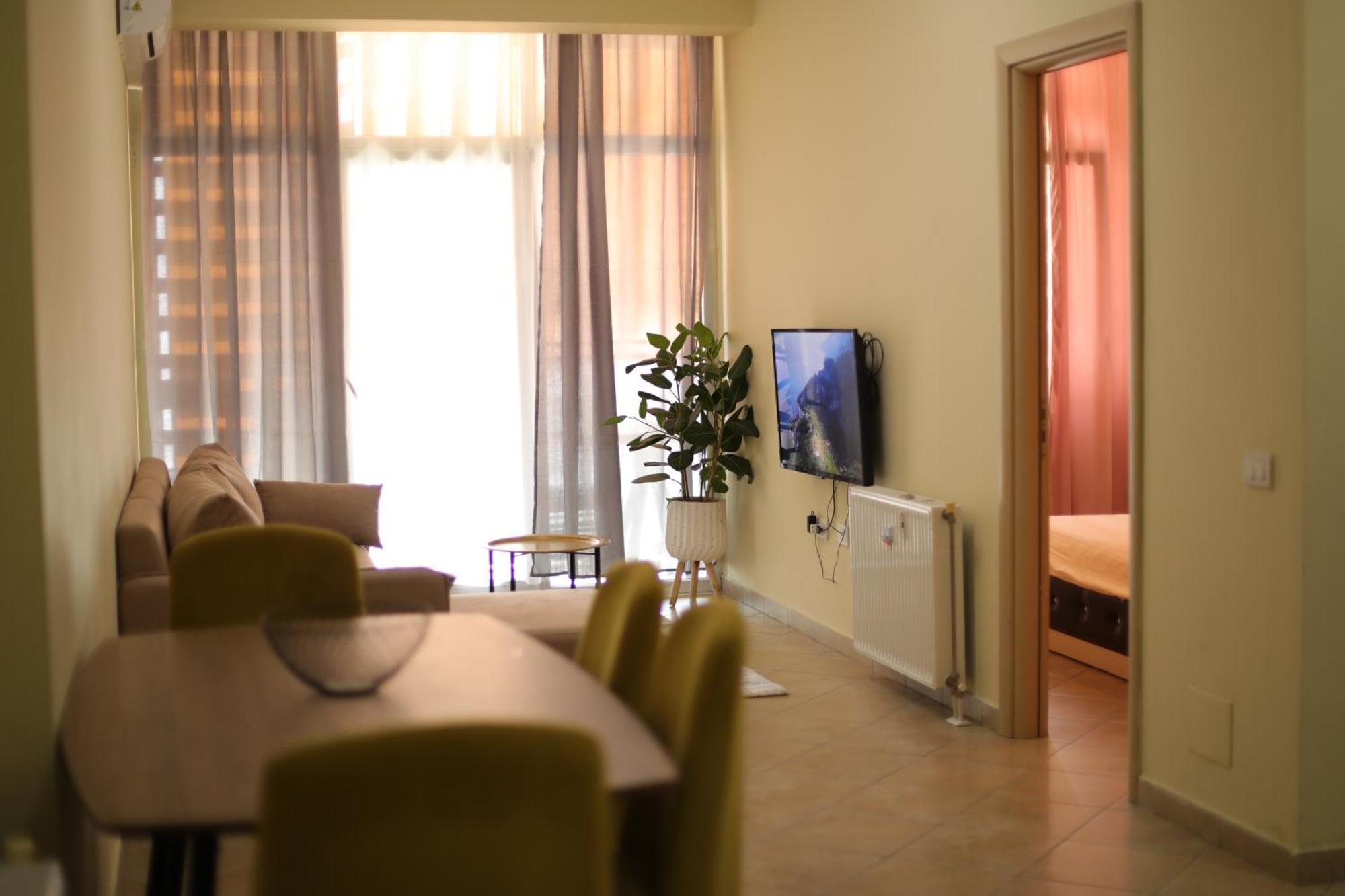 Pleasant Apartment With Free Dedicated Parking In Komuna E Parisit 티라나 외부 사진