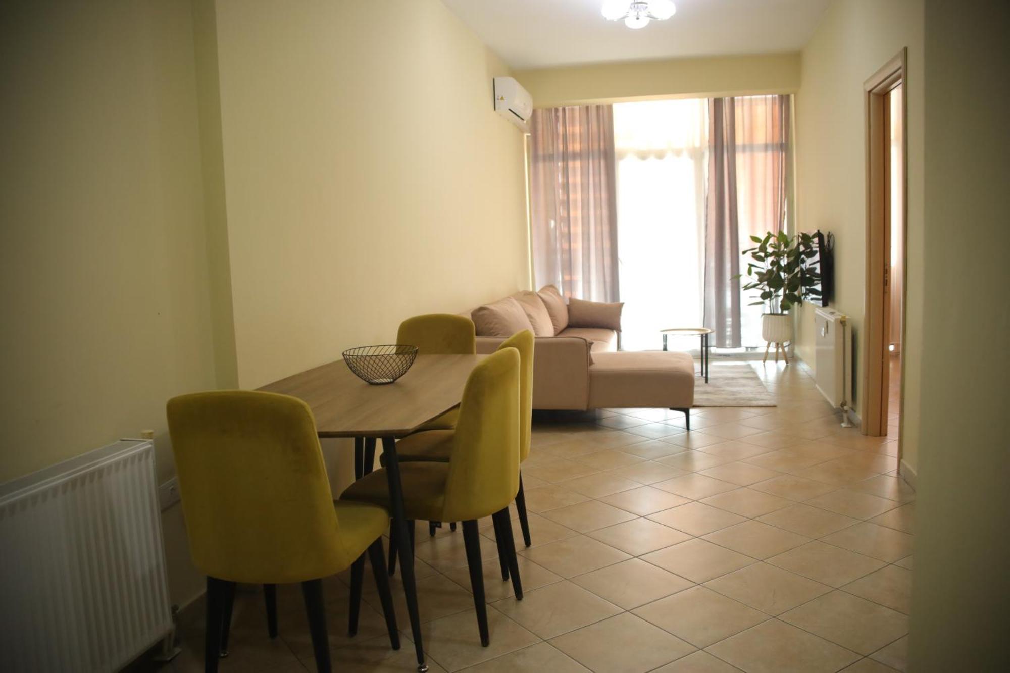 Pleasant Apartment With Free Dedicated Parking In Komuna E Parisit 티라나 외부 사진