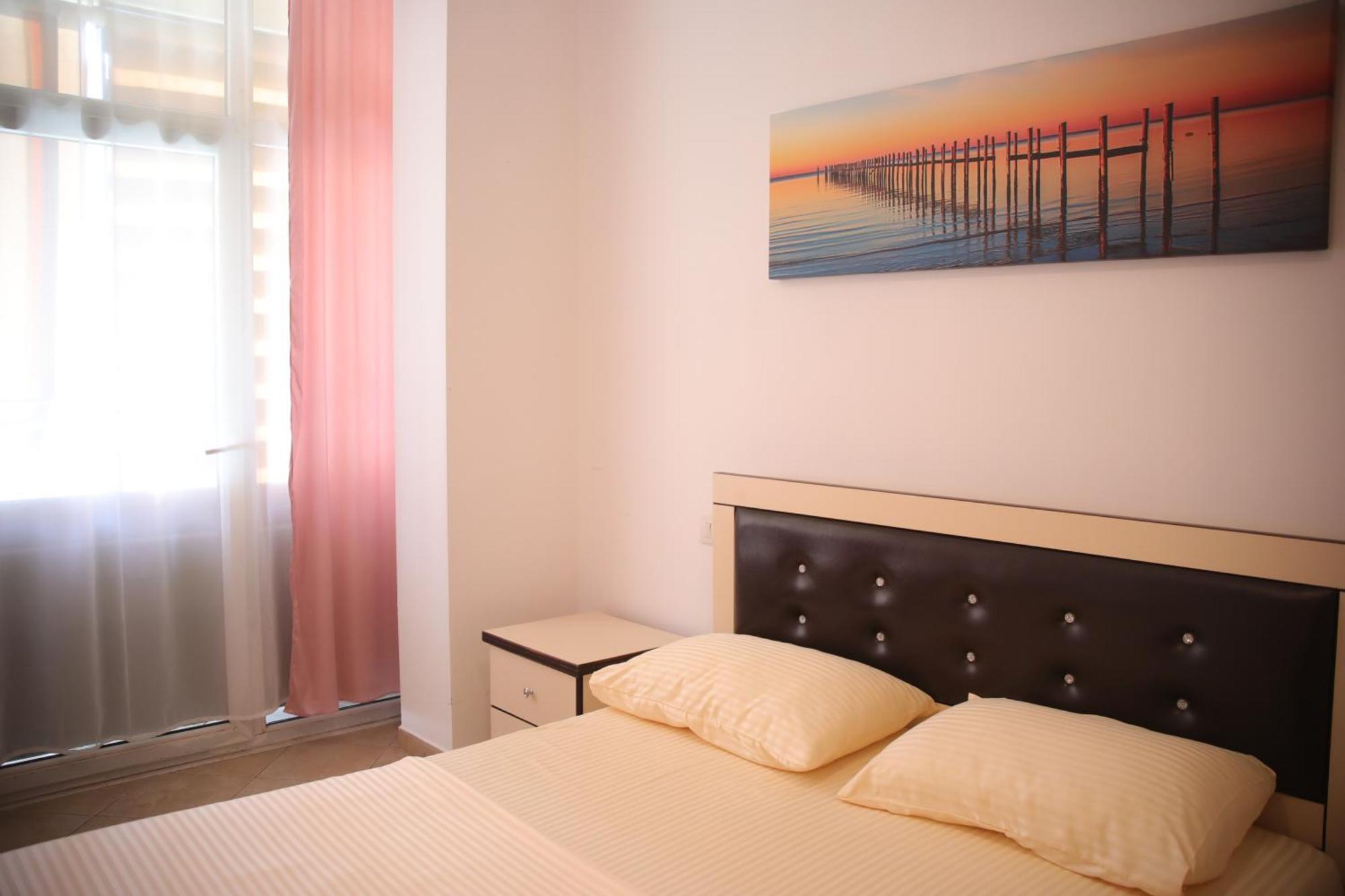 Pleasant Apartment With Free Dedicated Parking In Komuna E Parisit 티라나 외부 사진